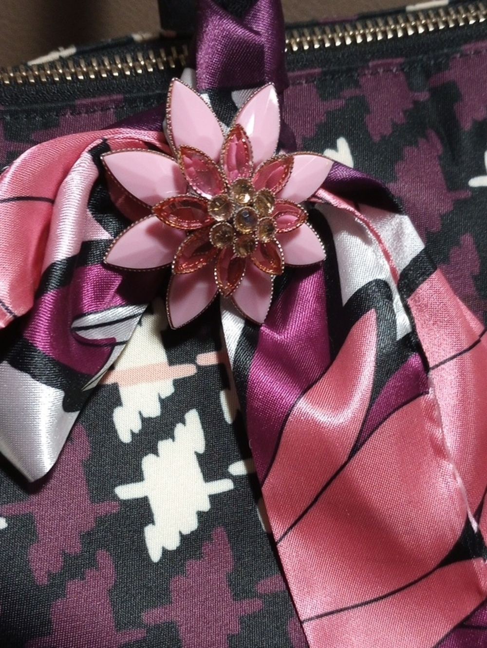 Kate Spade Kitt Tote w/Brooch and Scarf - Picture 13 of 16